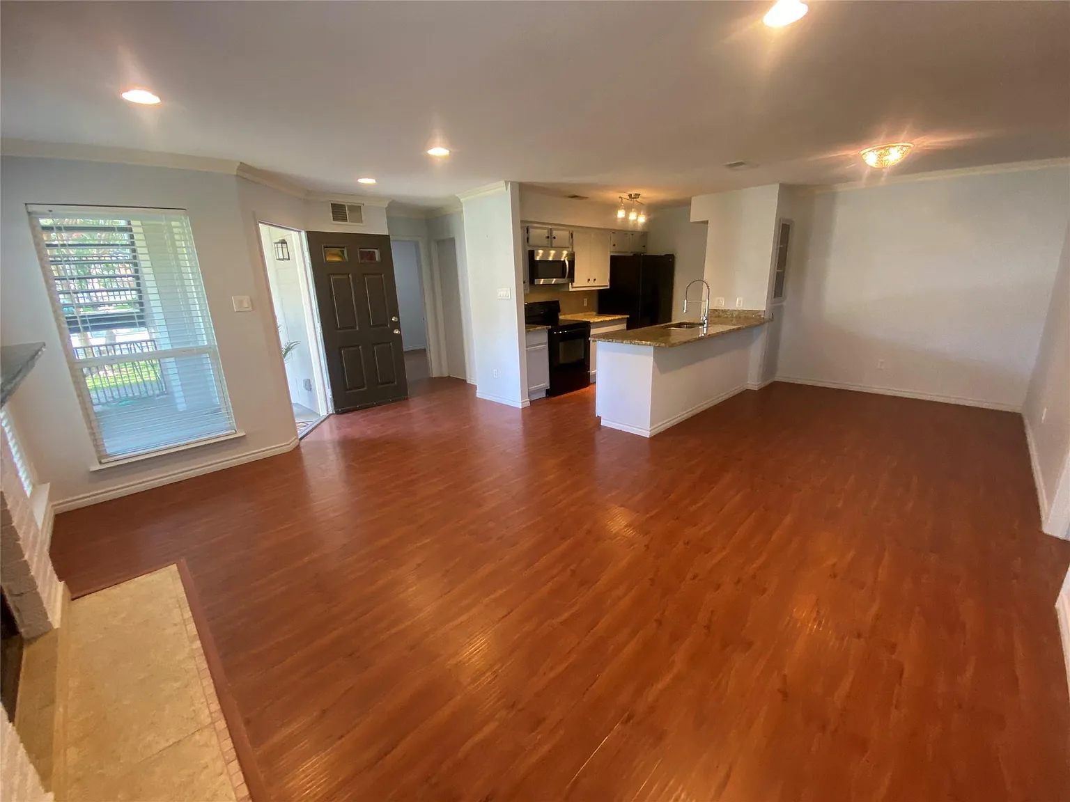 2 bed, 2.0 bath, 952 sqft, $1,295 — Photo 3