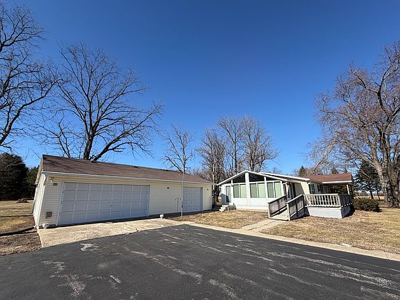 4th image of 2105 County Road 900 E