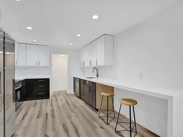 2100 SW 28th Way — Photo 12