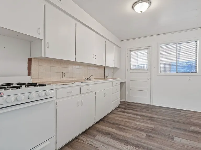 171 E 4500 S — Photo 23