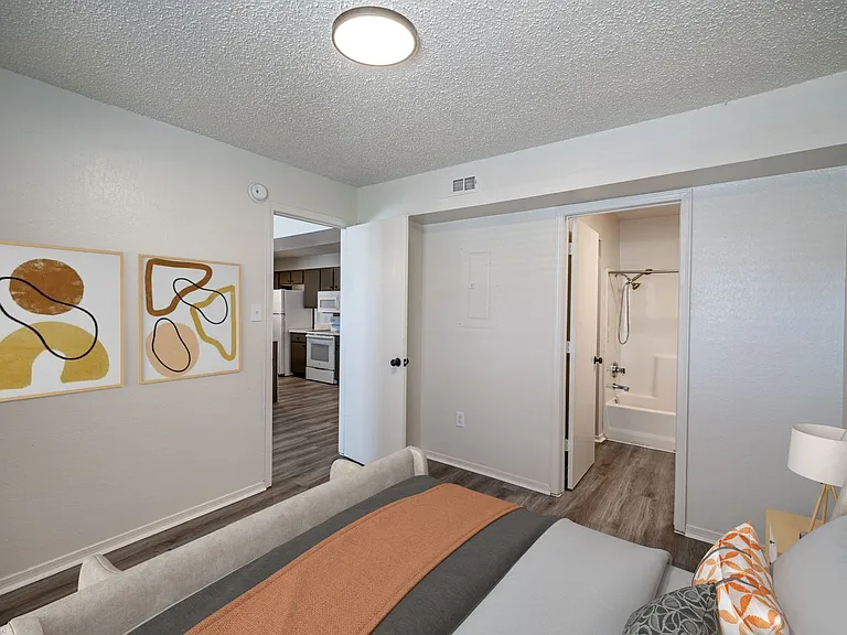 Crown Ridge Apartments — Photo 30