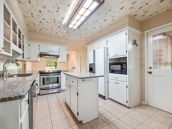4th image of 111 Innsbruck Dr