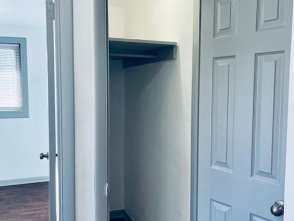4th image of 809 Burwood Ave