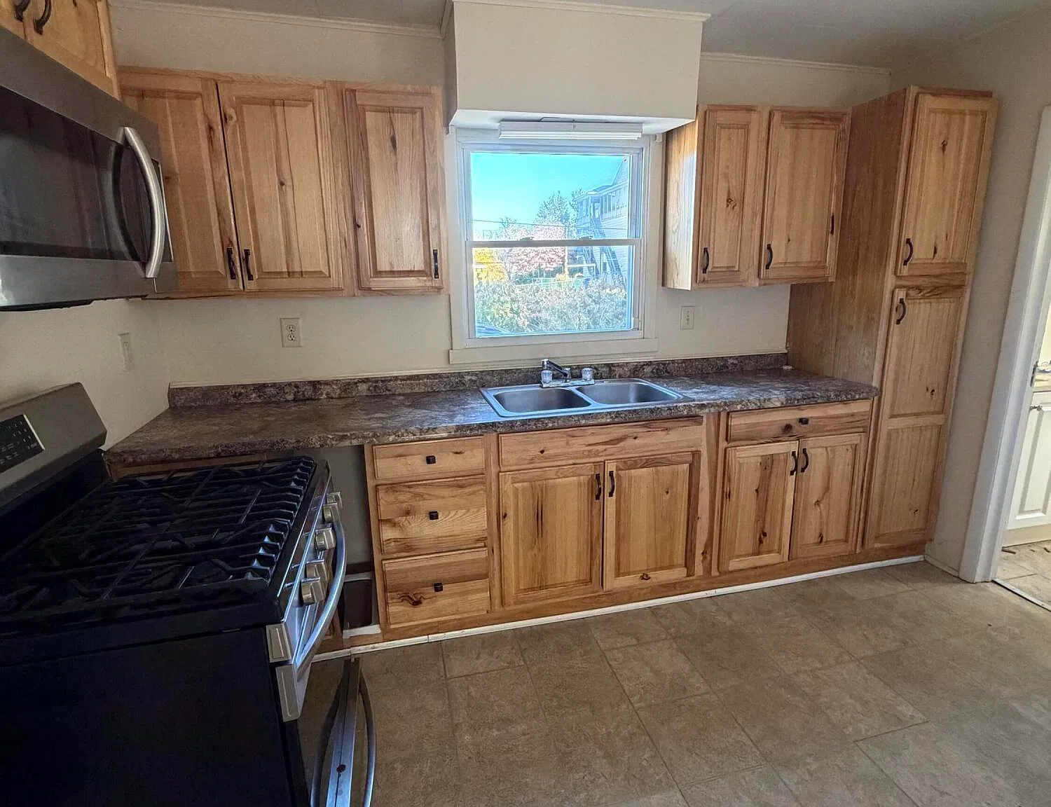 2 bed, 1.0 bath, 1000 sqft, $1,100 — Photo 2