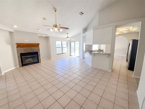 3rd image of 10244 Hoover St