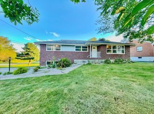 19 Nutmeg Ln, Newington, CT 06111