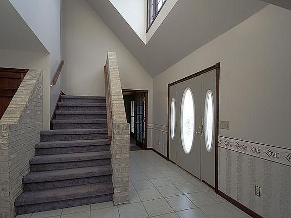 3rd image of 9131 Winona Ct