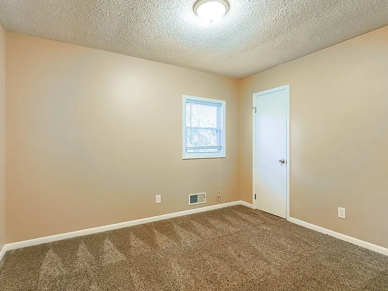 2415 Rose Ln SE — Photo 13