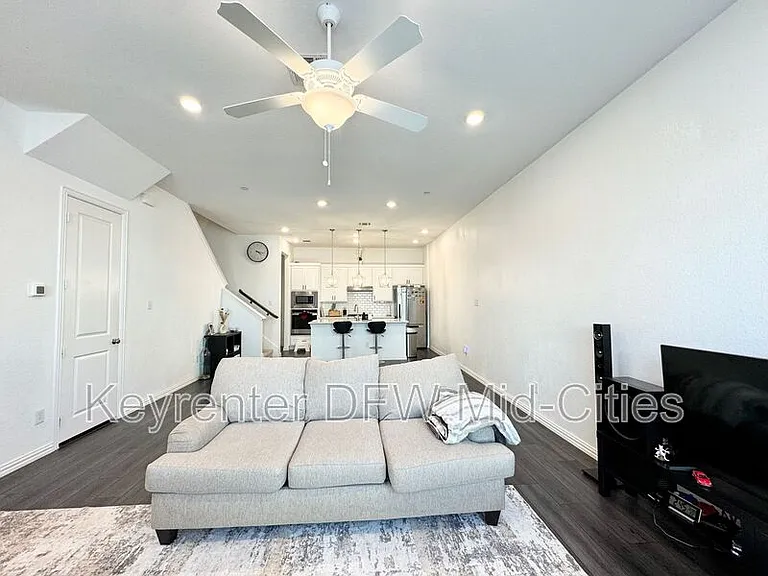 9927 Tolbert St — Photo 4