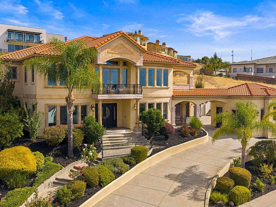 1st image of 418 Serpa Way