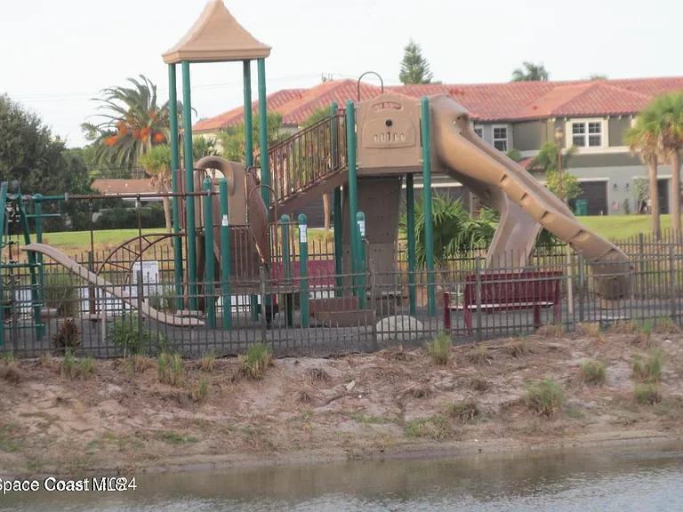 765 Ventura Dr — Photo 32