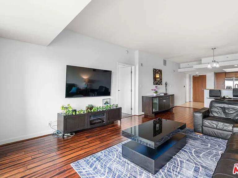 13700 Marina Pointe Dr #510 — Photo 4