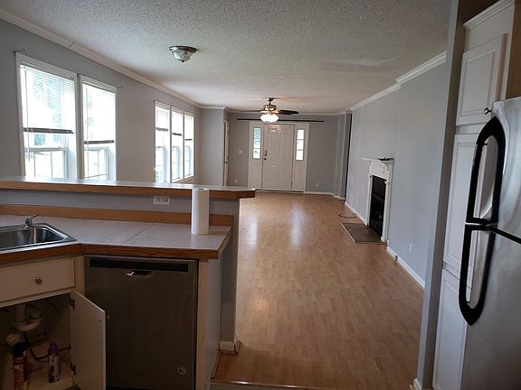 4th image of 413 E 2nd St