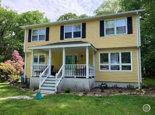 99 Parkwood Dr, South Kingstown, RI 02881