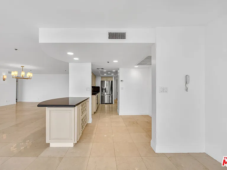 10660 Wilshire Blvd #701 — Photo 8