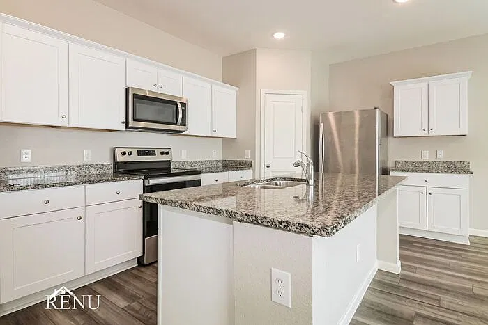 4 bed, 2.5 bath, 2260 sqft, $2,365 — Photo 2