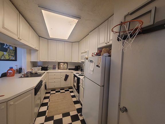 4th image of 1321 N Franklin Pl APT 7A