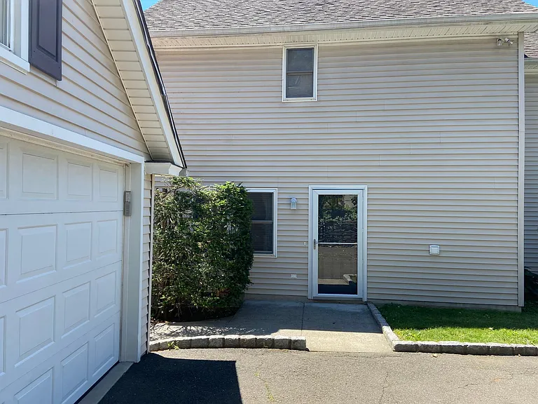 41 Le Grande Ave — Photo 24