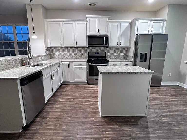 4827 Sapphire Dr — Photo 3
