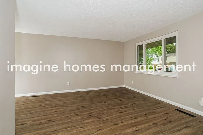 3 bed, 2.0 bath, 1080 sqft, $2,200 — Photo 4