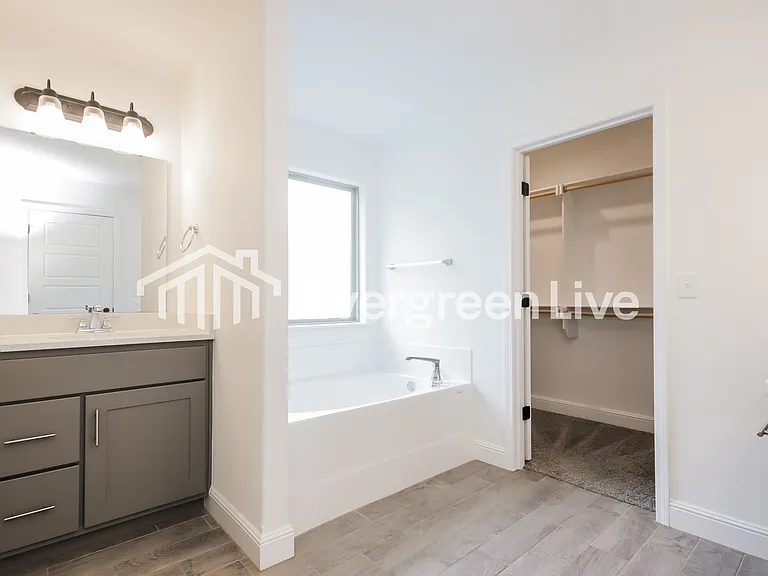 5907 NW Grant St — Photo 11