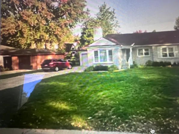 1653 E Maple Rd, Birmingham, MI 48009