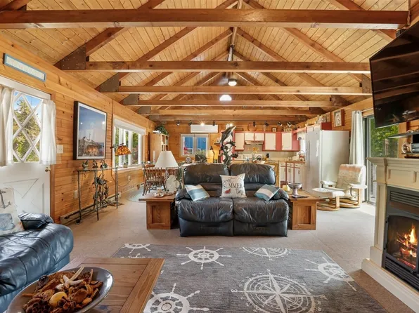 25 Briarwood Dr, Wareham, MA 02571