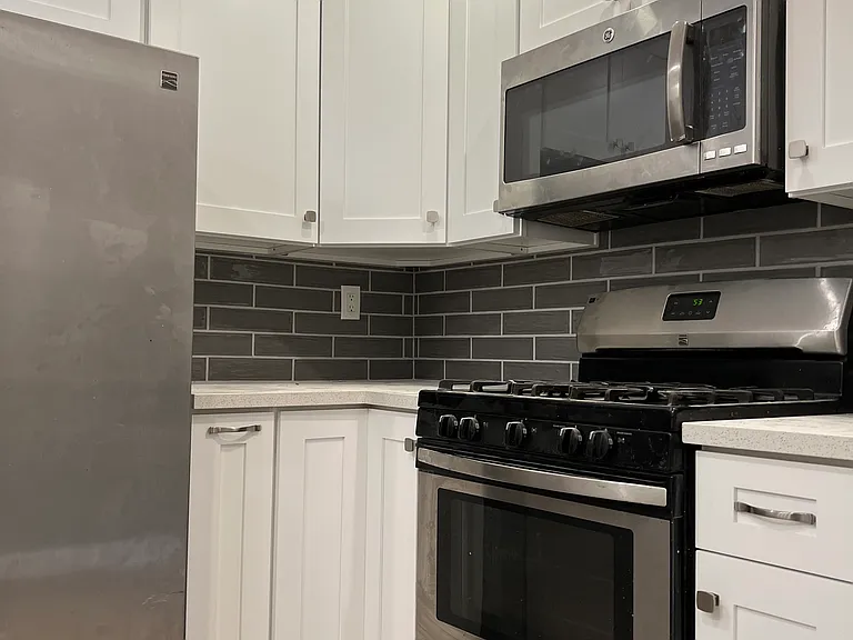 1515 Oak St #11 — Photo 6