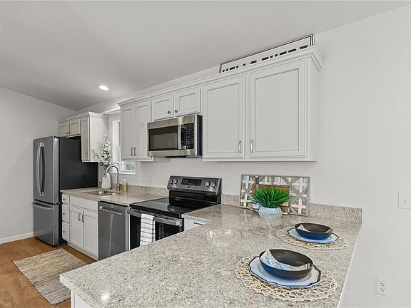 5th image of 64 Burnside Ave #4