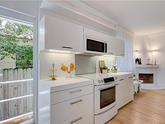 5th image of 750 Espanola Way APT 7