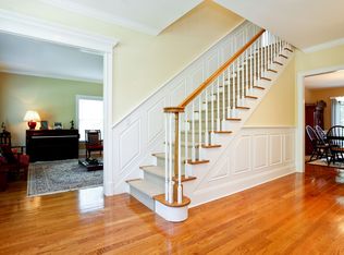 2 Bansom Rd, Scarsdale, NY 10583