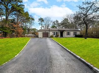 195 Middle Island Rd, Medford, NY 11763