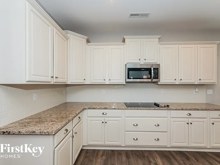 2607 Whispering Way — Photo 7