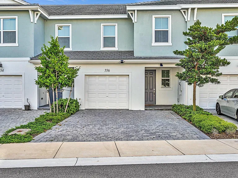 556 Sanderling Cir — Photo 2
