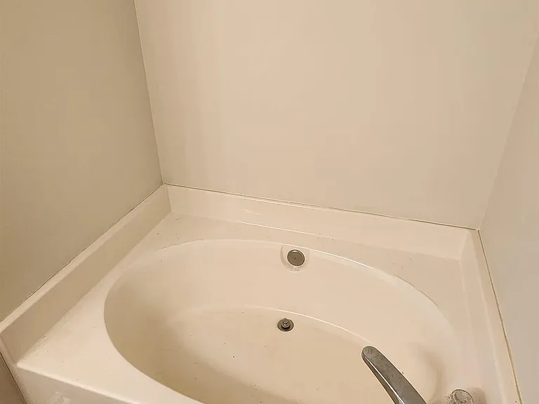 194 Tyson Glen Dr — Photo 12