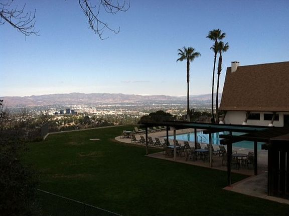 3rd image of 1301 Zuni Ln