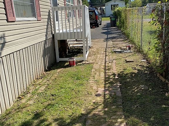 4th image of 209 Apple Dr