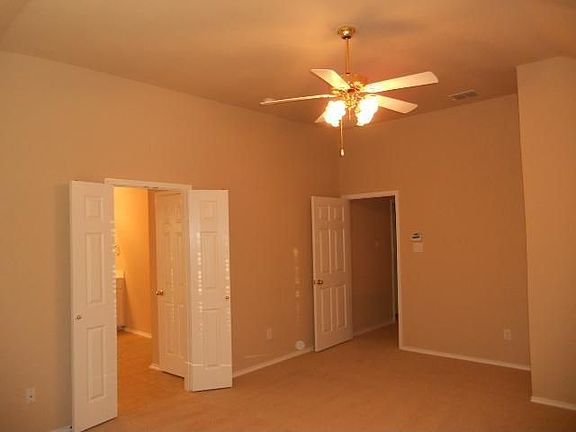5th image of 925 Green Pond Dr