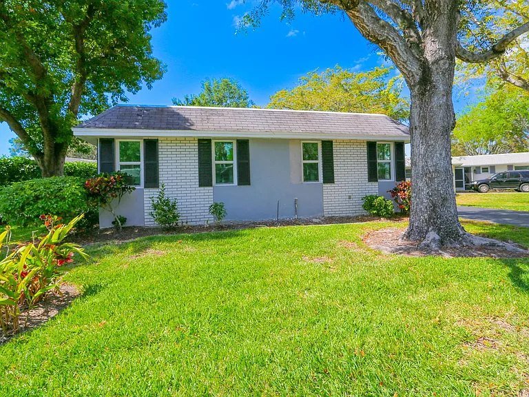 225 Georgetown Blvd — Photo 11