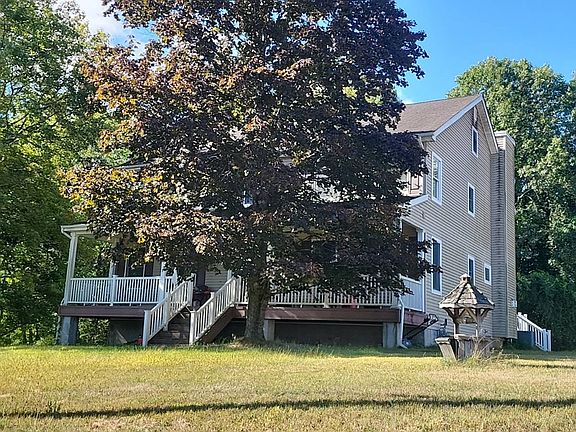 3rd image of 4 Stuart Ln