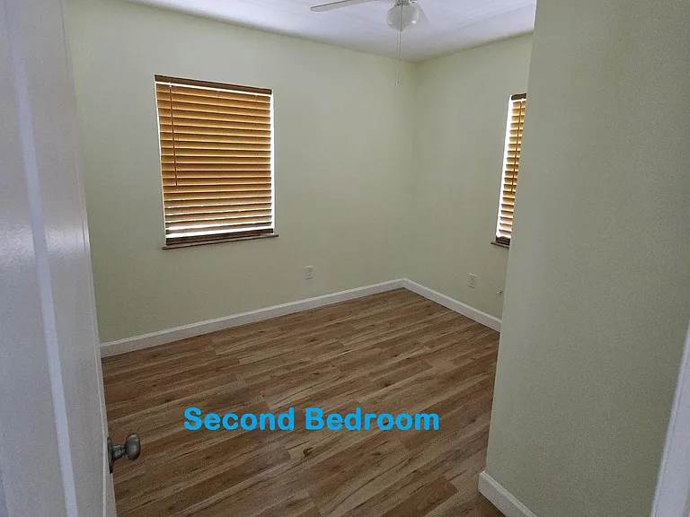 1611 Canterbury Rd N — Photo 10