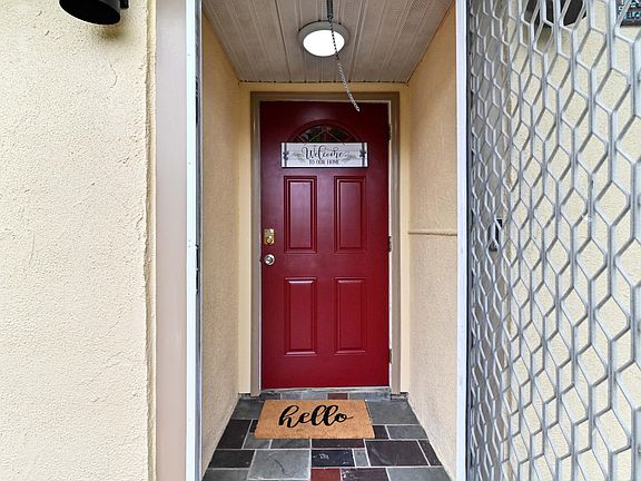 4th image of 541 SW Fairview Avenue