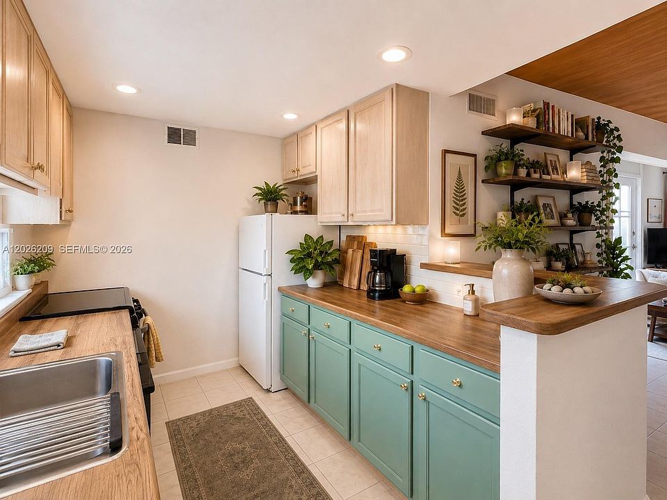 1st image of 910 Jefferson Ave APT 5C