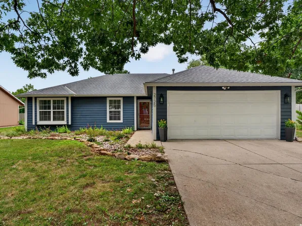2725 Bishop St, Lawrence, KS 66046