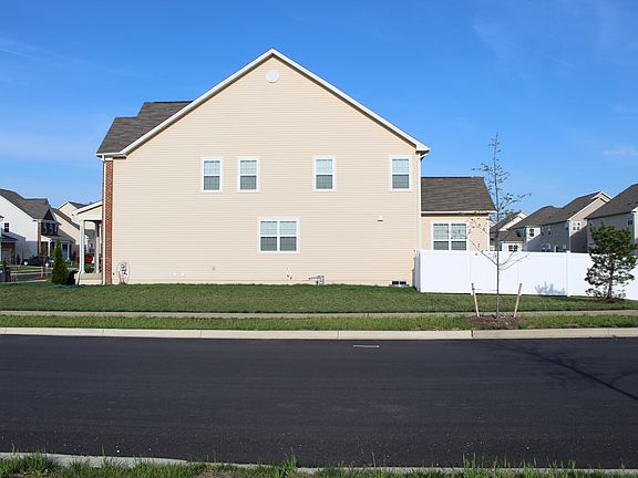 Side shot w/fenced in yard