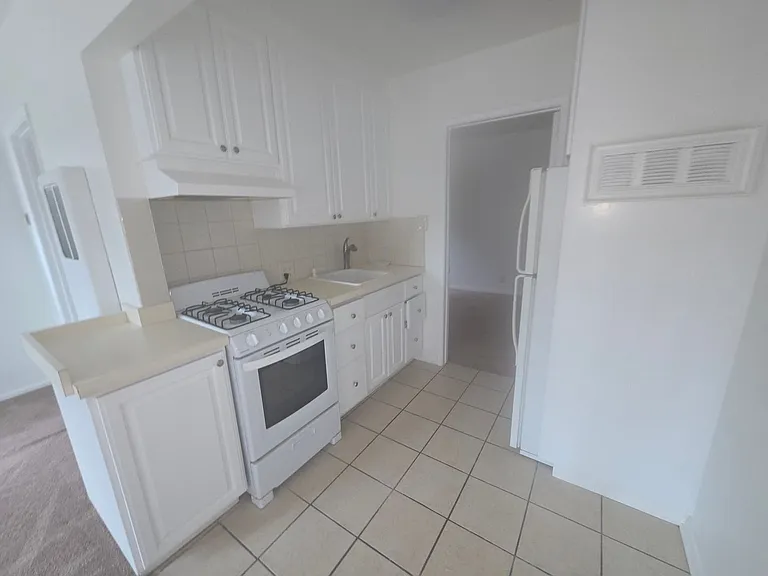 240-246 Cruzero St #244 — Photo 33