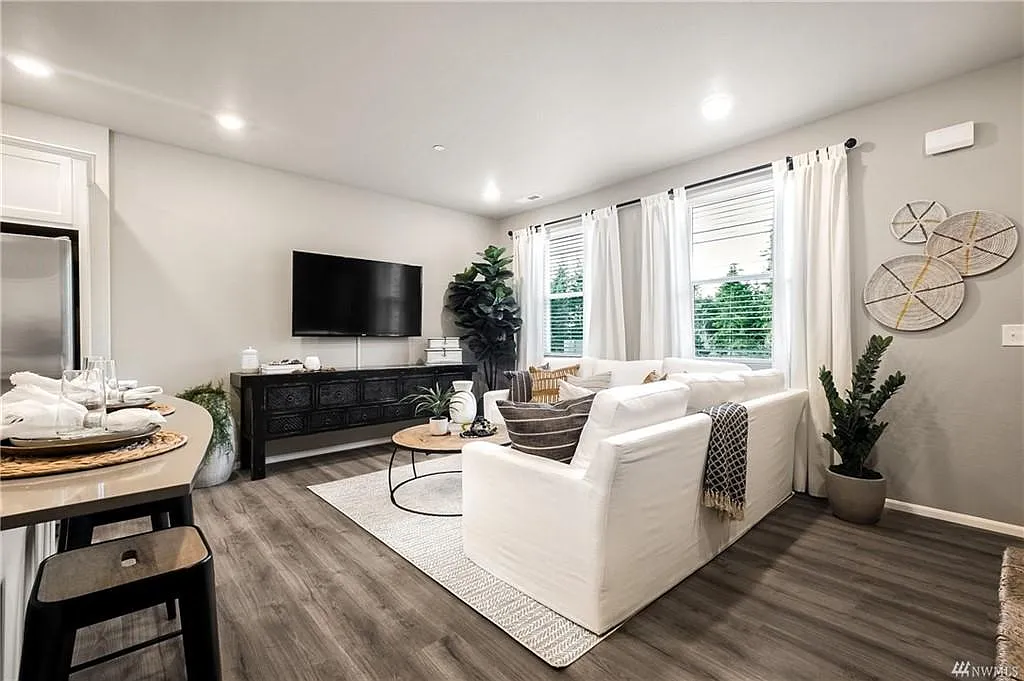 3 bed, 2.5 bath, 1567 sqft, $2,950 — Photo 4