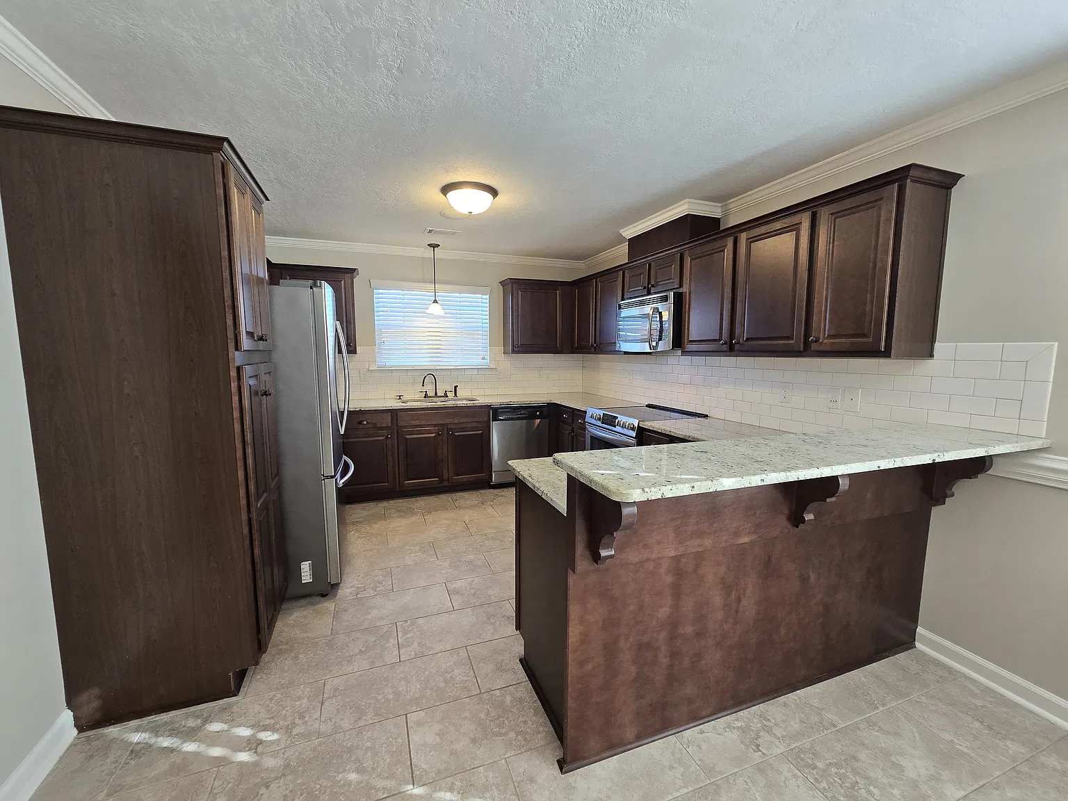 3 bed, 1858 sqft, $1,995 — Photo 3