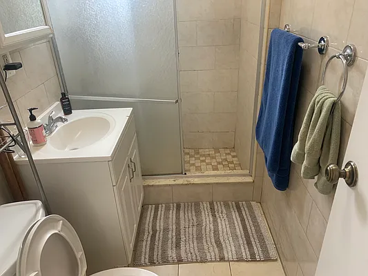 Rented by American Way Real Estate Inc | media 16