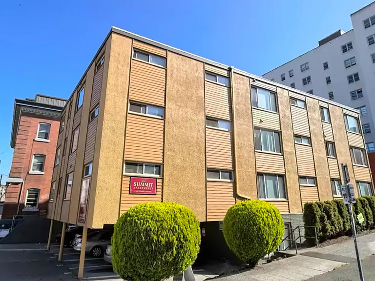 Summit Apartments — Photo 26
